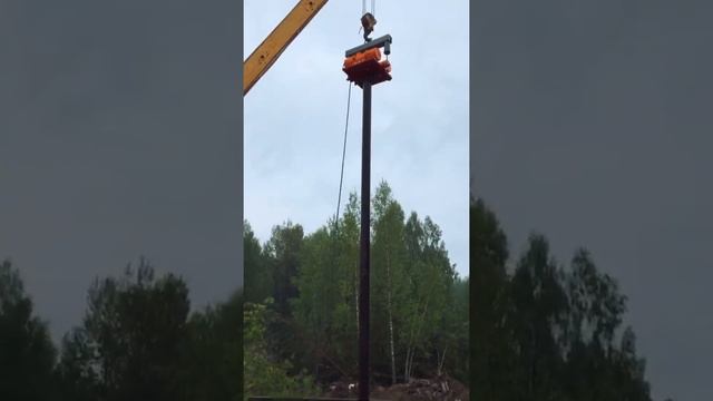 Видео извлечения трубы 219 10м, вибропогружатель ВП 280 25 производства ВИБРОМАШ смотреть онлайн