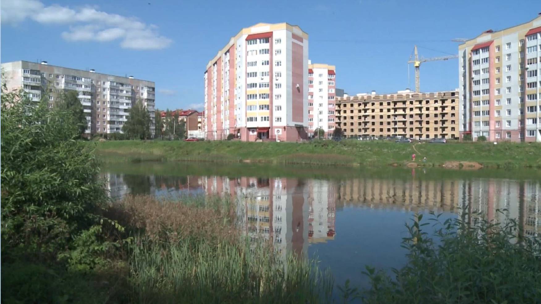 На Папанина начали чистить пруд