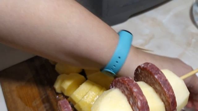 ШАШЛЫК ИЗ КАРТОШКИ С КОЛБАСОЙ В ДУХОВКЕ смотреть онлайн