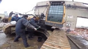 ?️Ремонт Экскаватора. Демонтаж стрелы и башни экскаватора Hyundai R380LC-9SH.