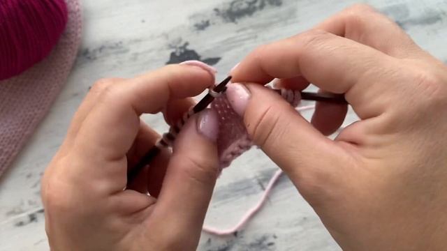 Интересное закрытие петель рукавов, низа изделия, ворота. смотреть онлайн