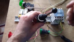 Самоподхват пускателя для электродвигателя . Self-locking starter for electric motor ???