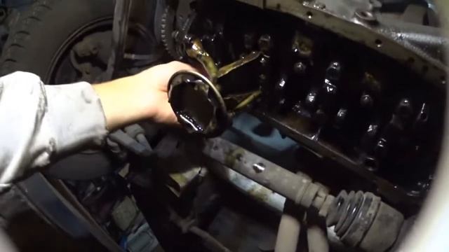 Меняю прокладку поддона, и замена масла!! смотреть онлайн