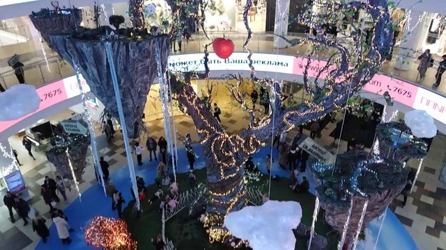 DANA MALL. 3 этаж. Фудкорт. Инсталляция Древо Любви. смотреть онлайн