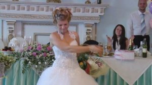 Невеста танцует тектоник!