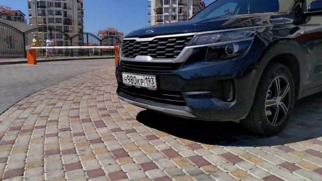 Геленджик сейчас. Где покупают питьевую воду? Погода и утро в кафе, очереди