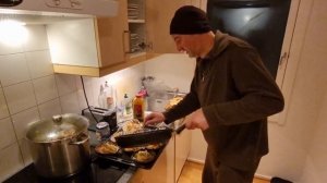 Кухня подводного охотника. Морской гребешок в створках с луком , сыром и рыбой ! Бомба !