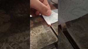 Лазерная гравировка на золотом кольце.