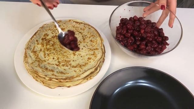 Блинный торт со сметанным кремом и вишней "Монастырская изба"