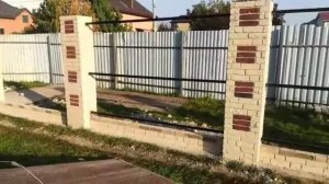 кладка забора с кирпича ручной формовки