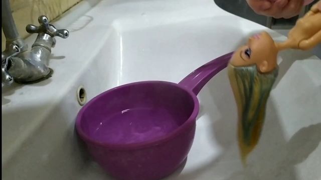 Как выпрямить волосы кукле с помощью кипятка? трансформация Ever After High Дарлинг Чарминг смотреть онлайн