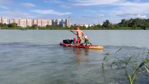 С детьми на сапбордах по Кубани