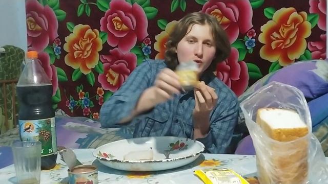 Пробую Байкал с ёлкой и солёную икру минтая и трески (самую вкусную икру в мире) смотреть онлайн