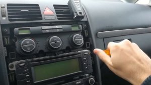 2004 VW Touran Radio Removal