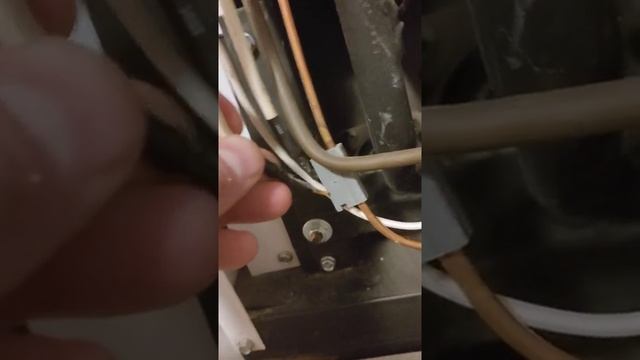 Тухнет фитиль на газовом котле. Proterm 16 KSO. Вот в чем дело! смотреть онлайн