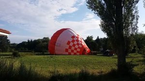 Как запускают в небо большой воздушный шар