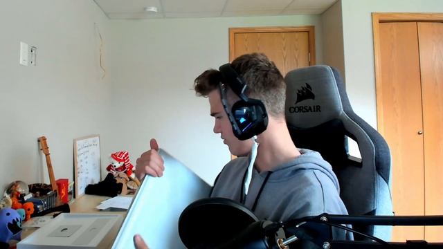 Scuffed Laptop Unboxing (Surface Book 3 & Pen) смотреть онлайн