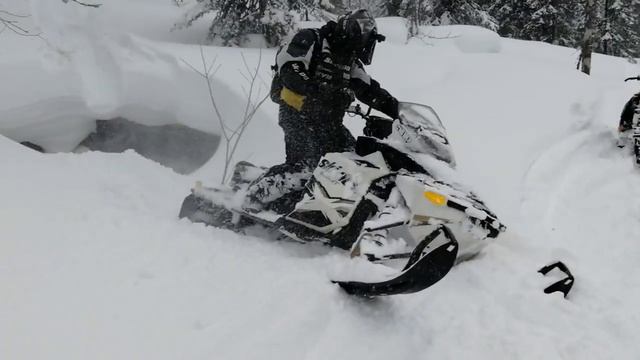 СНЕГОХОДНЫЙ СЕЗОН 2019/2020 BRP SUMMIT 800 R смотреть онлайн