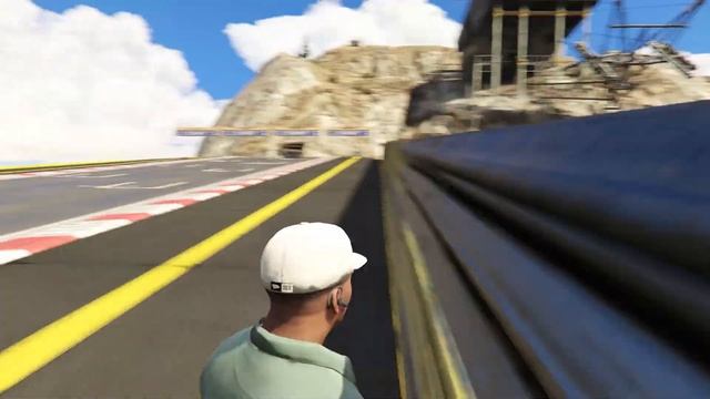 GTA 5 : FLYING BEAST BMW X4 V/S SOURAV JOSHI VLOGS TOYOTA INNOVA CRYSTA ? | MEGA RAMP |
