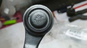 Renault Laguna II, 2007. Стук передней подвески. Люфт руля. Замена рулевых наконечников. FAG.