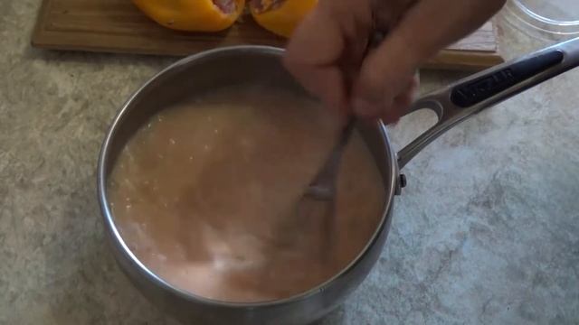 Очень вкусное и сочное блюдо. Фаршированный перец в грибном соусе.