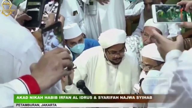 AKAD NIKAH PUTRI HABIB RIZIEQ SYIHAB DENGAN HABIB IRFAN ALAYDRUS смотреть онлайн