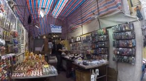 Уличный рынок в Гонконге. Сувениры, подделки.