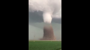 Огромный торнадо в Драгалина, Румыния
