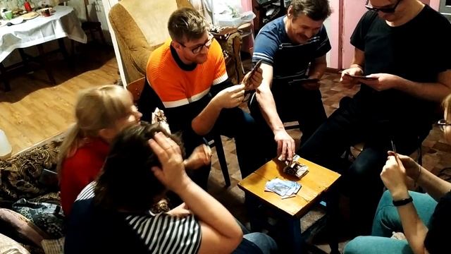 СЕМЕЙНЫЙ АРХИВ.ИГРАЕМ В СВИНТУС. КАК ВЕСЕЛО ПРОВЕСТИ ВРЕМЯ С СЕМЬЕЙ. смотреть онлайн