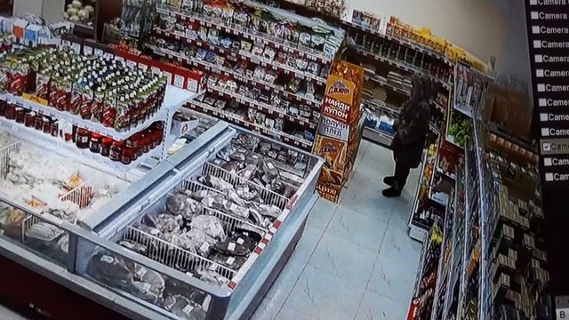 Вот зачем камеры в магазинах. смотреть онлайн