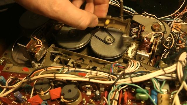 Магнитофон Россия 311 разобрал,собрал и послушаем. смотреть онлайн