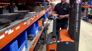 Поводковые штабелеры. Обзор преимуществ поводкового штабелера