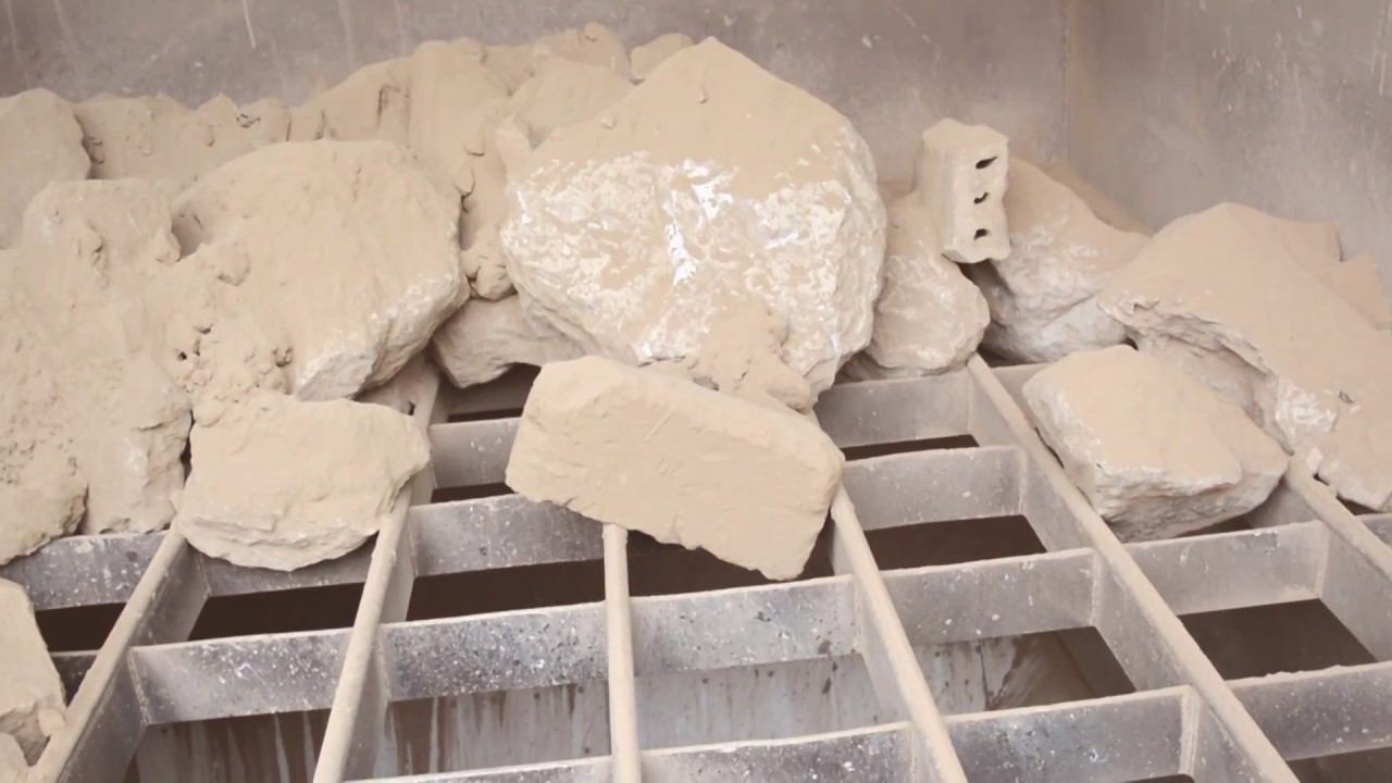 Дробилка Verdés 118-DT в процессе первичной переработки глины на испанском кирпичном заводе La Coma смотреть онлайн