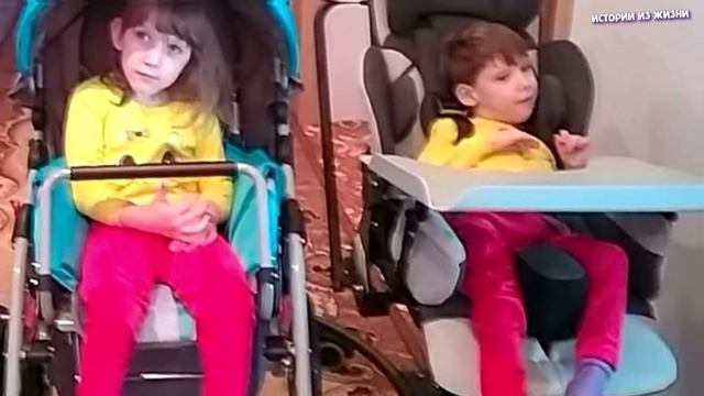 От этих близняшек шарахались все! Как сложилась жизнь разделенных сиамских близнецов Ячменевых.. смотреть онлайн