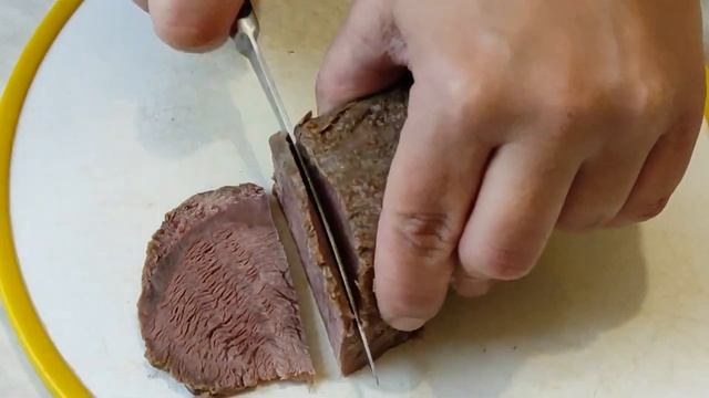 Салат Обжорка. Мясо для него приготовьте так