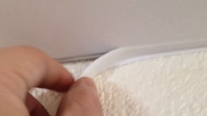 Как устанавливается декоративная лента натяжного потолка.