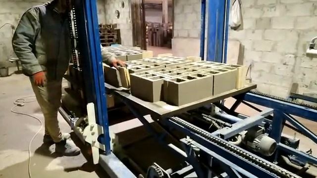 Вібропрес БП-350 + стакер (2017 р.в.) (вибропресс БП-350) виробництво блоків, плитки, бордюрів