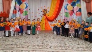 Музыка и слова Н. Маслухиной "Осенняя песенка" исполняет старшая группа "Колокольчики" Д/с "Улыбка"