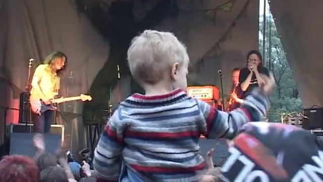 Умка и Броневик Мужчина должен работать Пустые Холмы 2008 смотреть онлайн