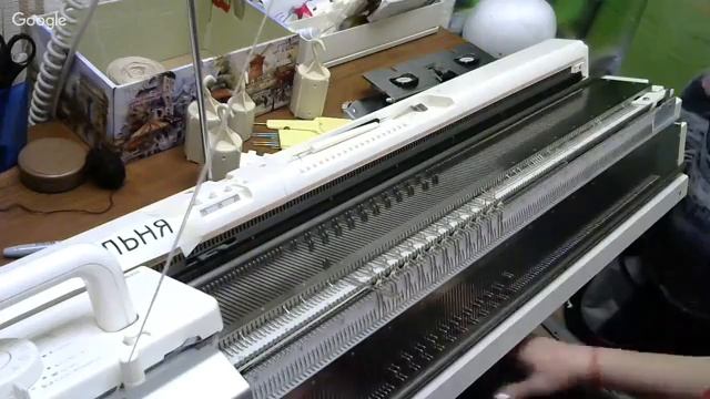 Машинное вязание шапочки с ушками⚡Детская шапка-кошка⚡Вязание резнкой двухфонтурной вязальной машин