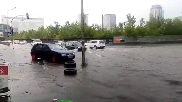 Киев  #потоп "#Каземира #малевича плывем"