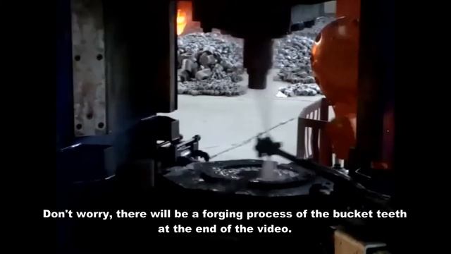Процесс ковки зубьев кованого ковша на ковочном прессе с электрическим шнеком смотреть онлайн