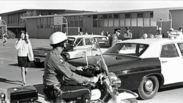 Lesson Plan - The Story of the Third Wave смотреть онлайн