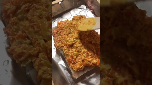 Запечённая белая рыба под сыром в духовке / минтай в духовке