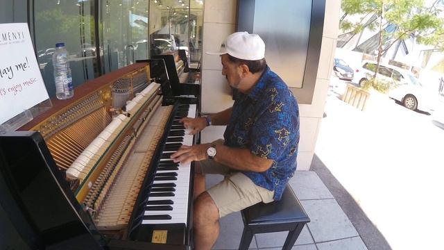Arabic Tango - on a Street Piano: Farid El-Atrash Ya Zahratan Fi Khayaliفريد الاطرش يا زهرة في خيال смотреть онлайн