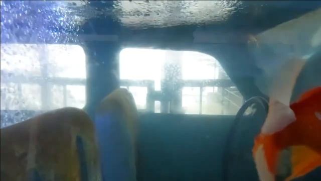 Машина - аквариум с рыбками / Ялта смотреть онлайн