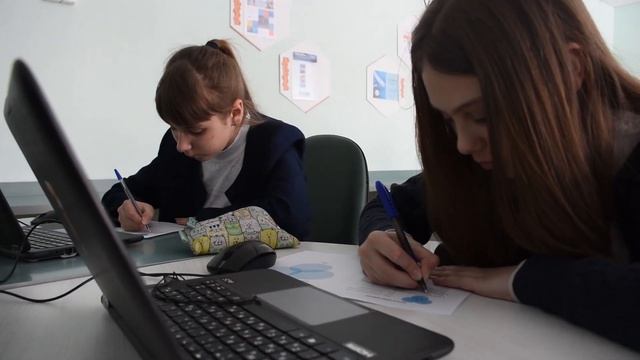 Классный час "Не профессия выбирает человека, а человек профессию", учитель Сычева О.А. смотреть онлайн