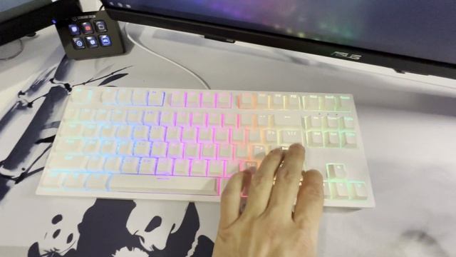 Обзор рабочего места каждого мечтающего уважаемого человека