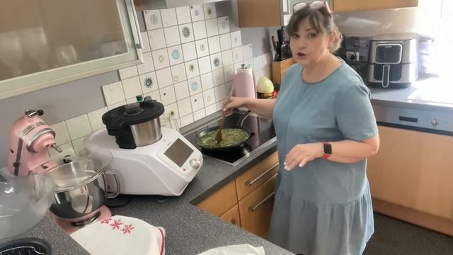 Потеряла мужа в выходной,мой урожай,пирожки с зелёным луком и яйцом,такие пробовали?пожарили на газ
