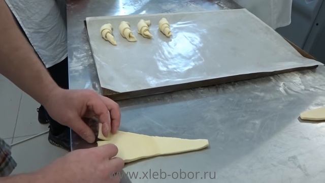 Как делают круассаны в пекарне? ? Первый опыт молодых пекарей в выпечке кондитерских изделий. смотреть онлайн